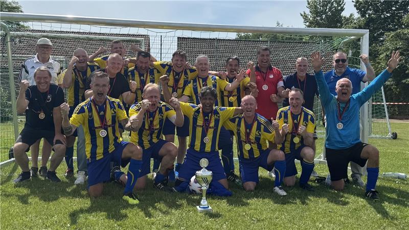 Hitzeschlachten beim Kreispokal - Spannung und Drama in den Finals Die Ü50 der ASSG Buxtehuder SV/SV Ottensen setzte sich im Elfmeterschießen (3:2) gegen die VSV Hedendorf/Neukloster durch.