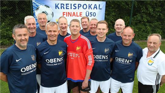 Die Ü50 des TuS Eiche Bargstedt mit Teammaneger Helmut Obens (rechts) will den Kreispokal gewinnen.