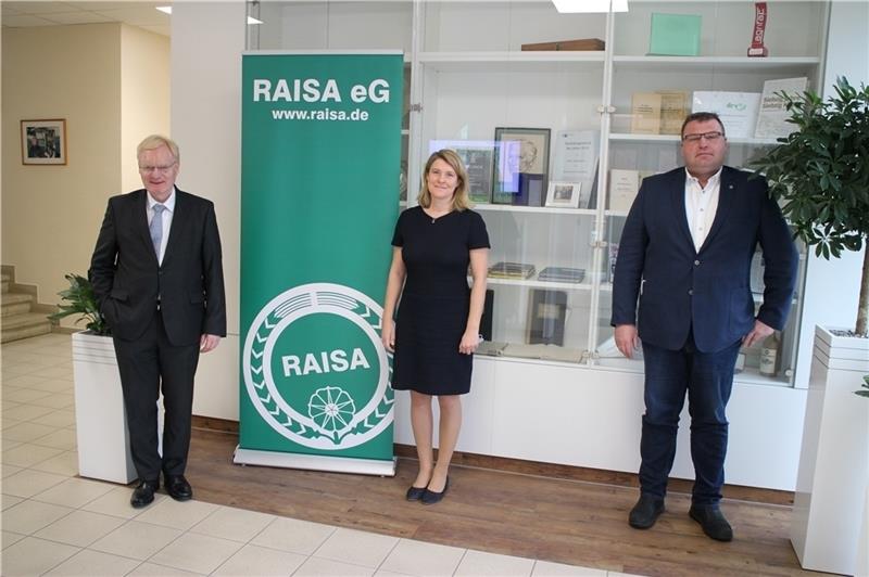 Die Übernahme des Spediteurs DHT stärkt die Raisa-Gruppe – im Foto (von links): Raisa-Vorstand Axel Lohse, Insolvenzverwalterin Ulrike Hoge-Peters und Raisa-Abteilungsleiter Benjamin Ney.