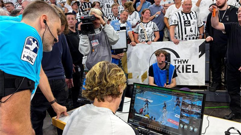 Die Überprüfung der letzten Szene des Derbys sorgte beim THW Kiel für Ärger und Unverständnis.