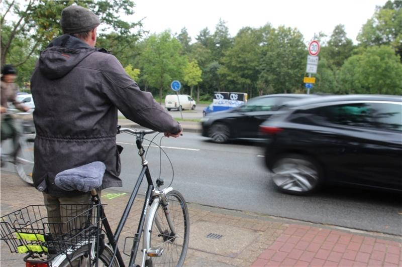 Die Überquerung der Glückstädter Straße ist schwierig. Foto: Stief/Richter