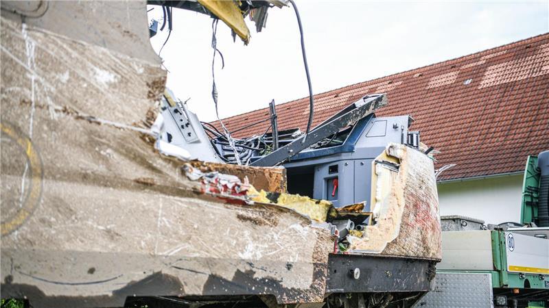 Zug-Bergung dauert länger - Kinder unter Verletzten Die Überreste zeigen das Ausmaß des Unglücks.