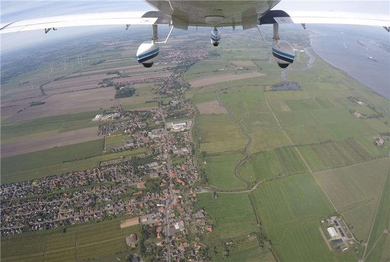 Die Übersicht aus einem Flugzeug – hier der Blick aus 700 Metern Höhe auf das Dorf Assel. Foto Lutz