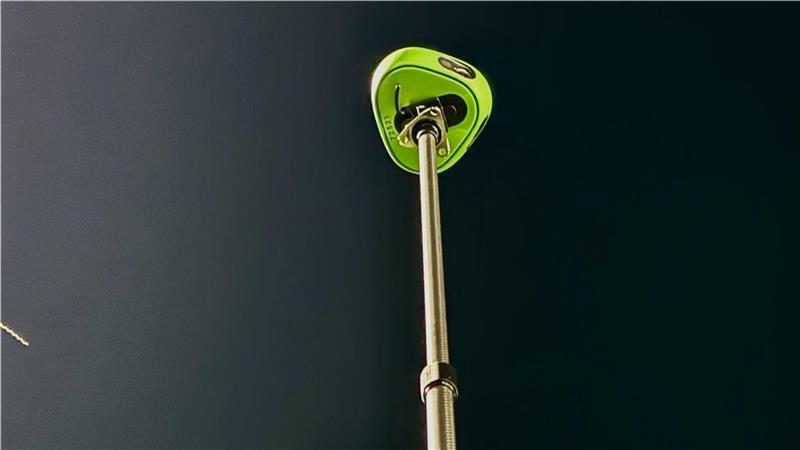 „Die Ufos sind da“, sang Nina Hagen 1985. Hier handelt es sich jedoch nur um Veo-Cams im Abendhimmel, fotografiert beim Pokalspiel zwischen dem SV Blau-Weiß Bornreihe und dem Rotenburger SV. Beide Teams nutzen diese KI-gestützte Technik.