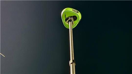 „Die Ufos sind da“, sang Nina Hagen 1985. Hier handelt es sich jedoch nur um Veo-Cams im Abendhimmel, fotografiert beim Pokalspiel zwischen dem SV Blau-Weiß Bornreihe und dem Rotenburger SV. Beide Teams nutzen diese KI-gestützte Technik.