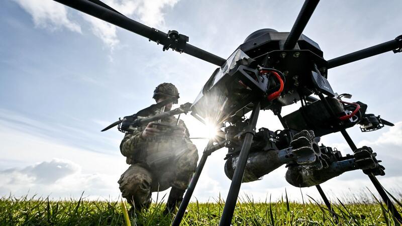 Russland meldet 80 ukrainische Drohnenangriffe und Schäden Die Ukraine beschießt in ihrem Abwehrkampf gegen den russischen Angriffskrieg immer wieder auch das Gebiet des Nachbarlandes, um den militärischen Nachschub zu stoppen. (Archivbild)