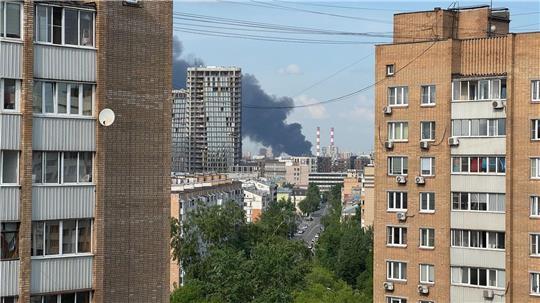 Die Ukraine hat - hier ein Brand nach einem früheren Angriff - in den vergangenen Wochen schon mehrfach die russische Hauptstadt Moskau ins Visier genommen. (Archivbild)