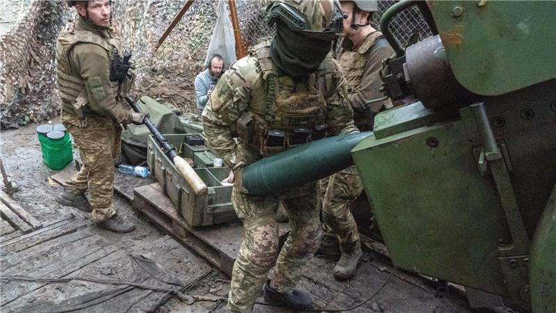 Merz will Sonderstatus für Ukraine - EU-Beitritt erst später Die Ukrainer müssen sich seit 2022 gegen Russlands Angriffskrieg verteidigen. (Archivbild)