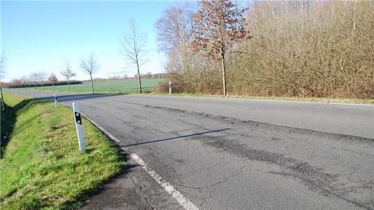 Die Umgehungsstraße von Apensen weist gravierende Schäden auf.