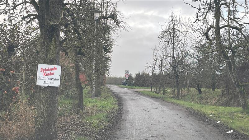 Endlich: Straße der Schlaglöcher in Jork-Gehrden wird saniert Die Umleitung führt über den Burweg von Wisch (Elbdeich/K39) nach Jork-Gehrden.