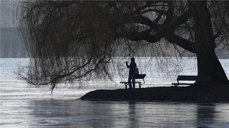 Umweltbehörde warnt weiter vor dem Betreten von Eisflächen Die Umweltbehörde warnt davor, Eisflächen zu betreten.
