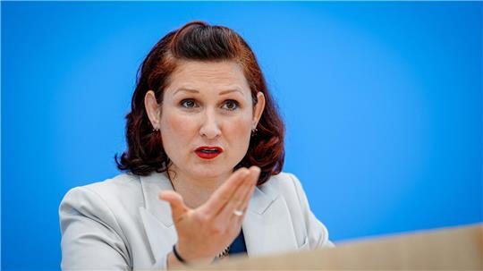 Die Unabhängige Bundesbeauftragte für Antidiskriminierung, Ferda Ataman, sagt: „Das Ausmaß an Diskriminierung ist eine Belastungsprobe für unser Land.“ (Archivfoto) 