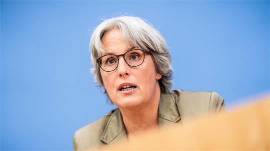 Die Unabhängige Bundesbeauftragte gegen sexuellen Missbrauch von Kindern und Jugendlichen, Kerstin Claus, sieht Fortschritte aber auch noch einen großen Handlungsbedarf im Kampf gegen sexuelle Gewalt gegen Kinder und Jugendliche. 