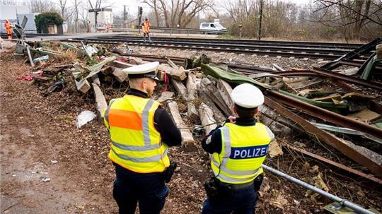 Die Unfallschäden an der Bahnstrecke werden am Wochenende weiter repariert.