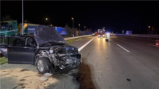 Die Unfallstelle an der A1 bei Sittensen musste gesperrt werden.