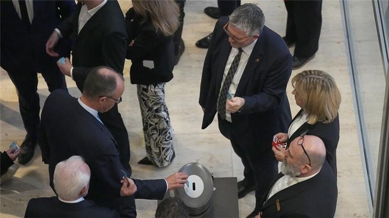 Die Union hat eine namentliche Abstimmung beantragt. Auch am Freitag, wenn es um das „Zustrombegrenzungsgesetz“ der Union geht, soll namentlich abgestimmt werden. 