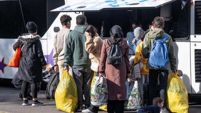 Migrationsgipfel: Länder wollen mehr Geld und Steuerung Die Union verlangt eine Obergrenze bei der Asylzuwanderung von höchstens 200.000 Personen pro Jahr.