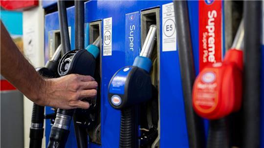 Die Unionsfraktion im Bundestag will ein drittes Entlastungspaket für Autofahrer. (Archivbild)