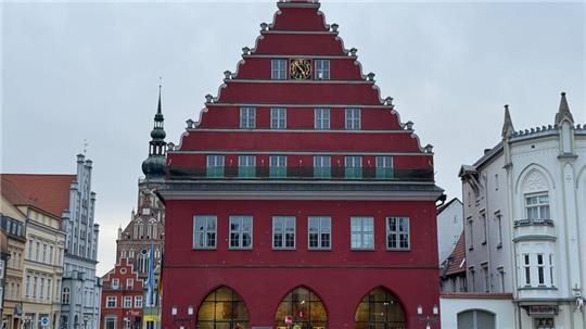 Die Universitäts- und Hansestadt Greifswald verzichtet darauf, sich künftig auch Caspar David Friedrich-Stadt zu nennen.