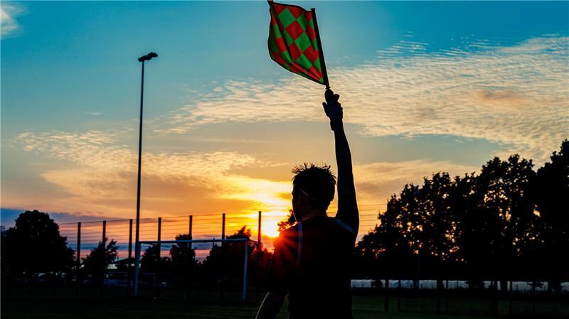 Einblick ins Stader Sportgericht: Der Weg vom Platzverweis zum Urteil Die Unparteiischen - und anschließend das Sportgericht - haben im Amateurfußball immer mehr zu tun.
