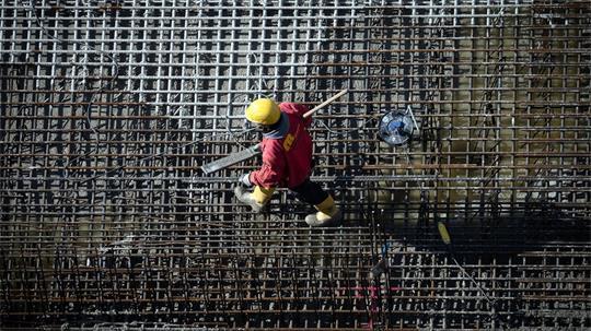 Die Unternehmen in Deutschland wollen dem Ifo zufolge weniger Jobs abbauen