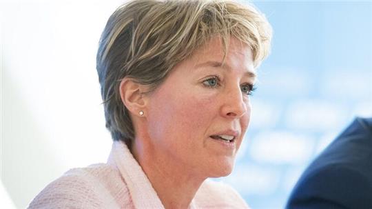 Die Unternehmerin Christina Block spricht auf einer Pressekonferenz.
