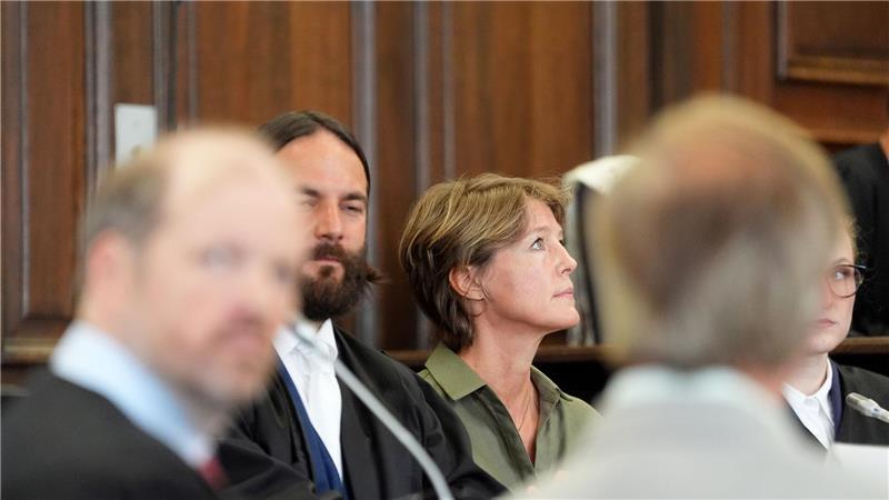 Promi-Prozess um Entführung der Block-Kinder: Schlagabtausch und Schuldzuweisungen Die Unternehmerin Christina Block stellt sich als Angeklagte den Fragen des Hamburger Landgerichts.