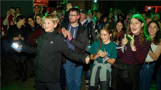 Die Unterstützer des Volksentscheids für einen strengeren Klimaschutz liegen bei der Auszählung deutlich vorn.