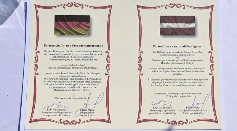 Die Urkunde der Partnerschaft zwischen Horneburg und Ludza.