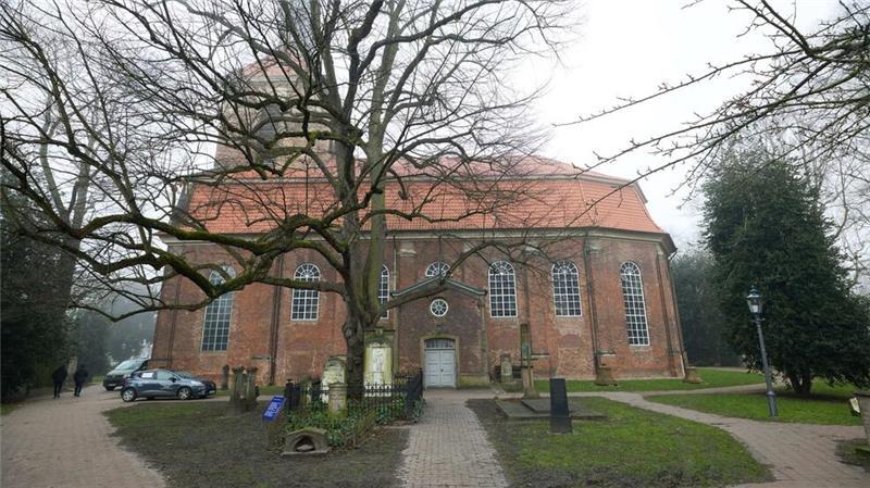 Die Urnenbeisetzung sollte später im kleineren Kreis stattfinden.
