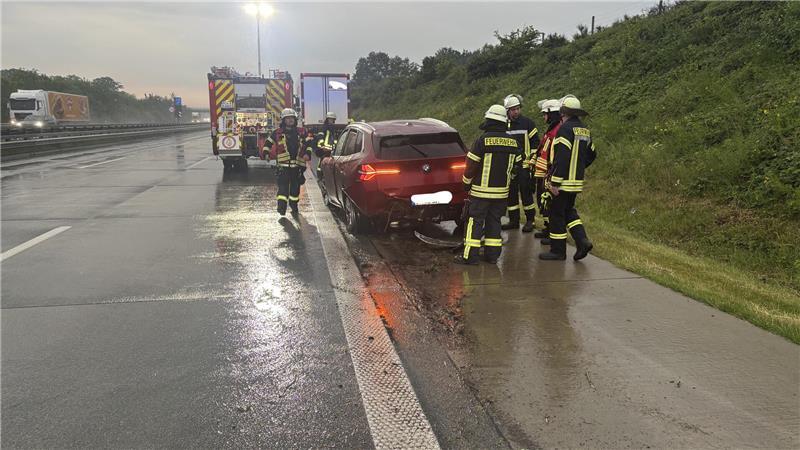 50.000 Euro Schaden: Autofahrer verursacht Unfall mit Asphaltwalze Die Ursache des Unfalls ist noch nicht bekannt.
