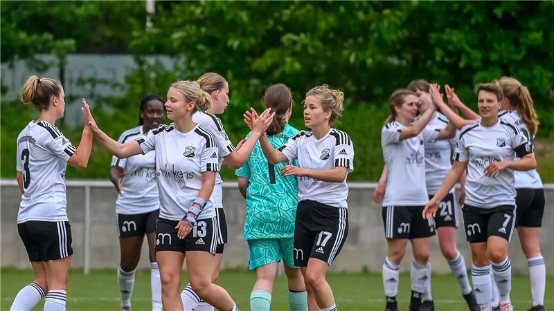 Die VSV-Fußballerinnen feierten auswärts einen Derbysieg.