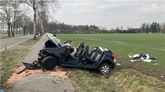 Die VW-Fahrerin musste von der Feuerwehr aus ihrem Wagen befreit werden.