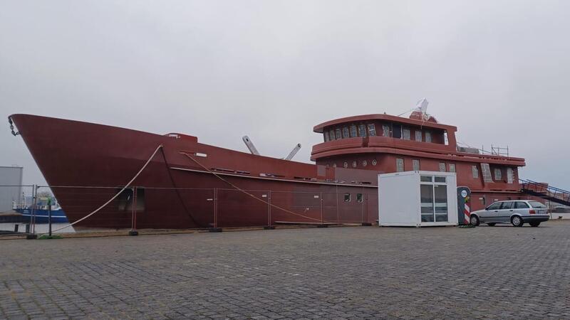 Die Irrfahrt dieses Schiffes dauert nun schon mehr als 20 Jahre Die „Vega“ liegt im Fischereihafen von Bremerhaven. Set mehr als 20 Jahren läuft der Umbau zur Expeditionsyacht.