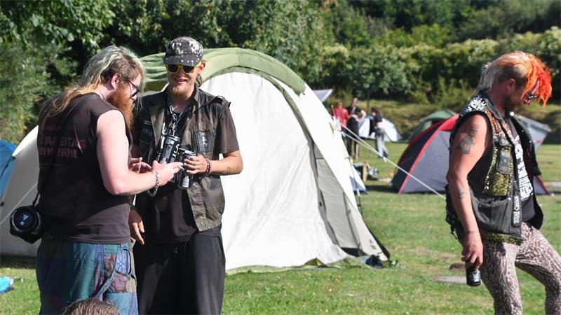 Die Veranstalter des Punk-Protestcamps planen in den kommenden Tagen zahlreiche Aktionen auf Sylt. 