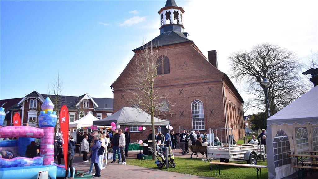 Die Veranstalter haben beim 21. Blütenfest Glück mit dem Wetter - hier die St. J...