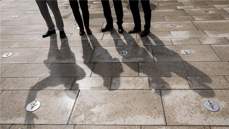 Spielbereich auf dem Jungfernstieg eröffnet Die Verantwortlichen der Stadt stellen den neuen Spielbereich am Jungfernstieg vor.