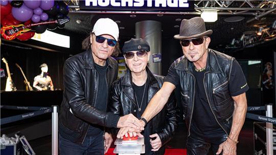 Die Verbindung er Rockband Scorpions mit Hannover ist nun am Flughafen sichtbar. 