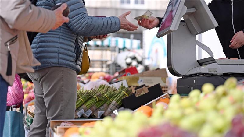 „Energiepreisschock“ bremst Wachstum und treibt Inflation Die Verbraucherpreise erhöhen sich.