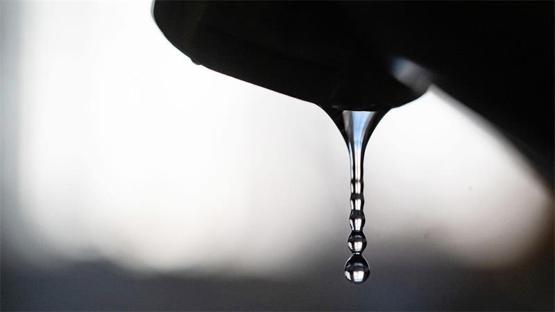 Die Verbraucherzentrale bewertet die Trinkwasserqualität in Hamburg positiv. (Symbolbild)