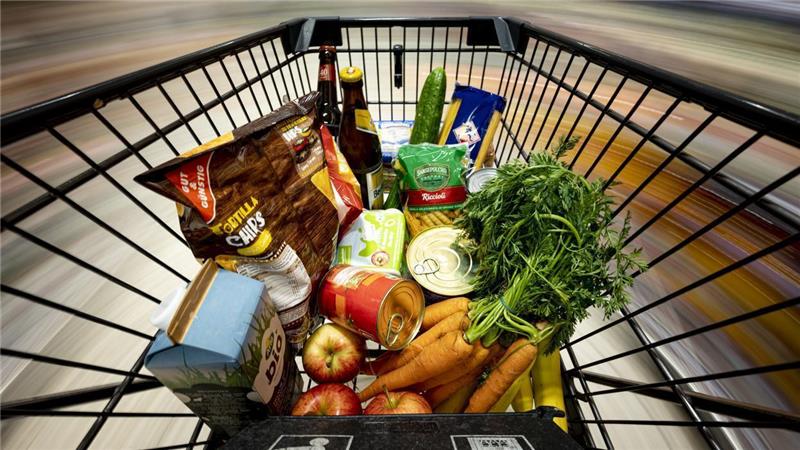 Die Verbraucherzentrale zeigt: Bei diesen Produkten im Supermarkt ist plötzlich weniger drin als vorher. Foto: dpa-Bildfunk