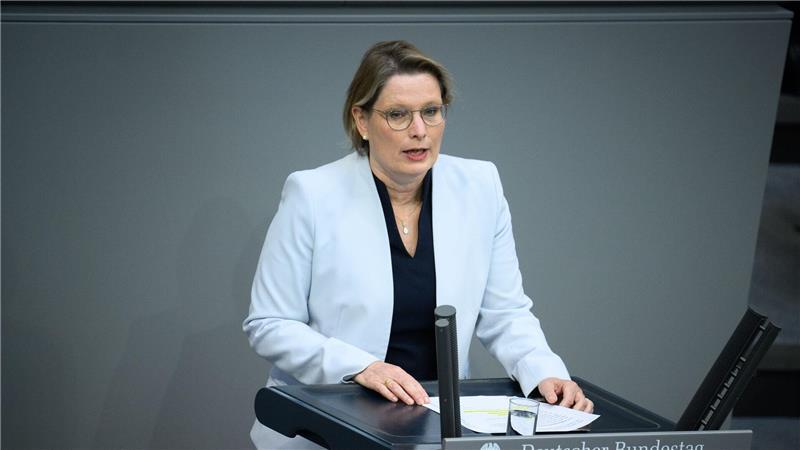 Neues Kindschaftsrecht soll Gewaltopfer besser schützen Die Vereinbarung des gemeinsamen Sorgerechts will Bundesjustizministerin Stefanie Hubig (SPD) für nicht verheiratete Eltern einfacher machen. (Archivfoto)