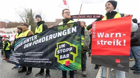 Die Vereinte Dienstleistungsgewerkschaft (Ver.di) ruft zu einem ganztägigen Warnstreik in Stade auf (Symbolbild).