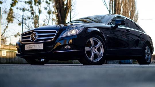 Die Verfolgungsjagd mit dem Mercedes CLS beginnt auf der A1 bei Sittensen und endet auf einem Parkplatz an der B75 (Symbolbild).
