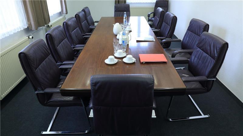 Die Vergütungen normaler Aufsichtsräte sind 2024 laut einer Studie der DSW im Schnitt um 3,0 Prozent gestiegen. (Symbolbild)