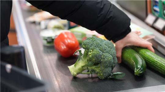 Die Verhandlungen sollen rund 90.000 Beschäftigte betreffen. (Archivbild) 