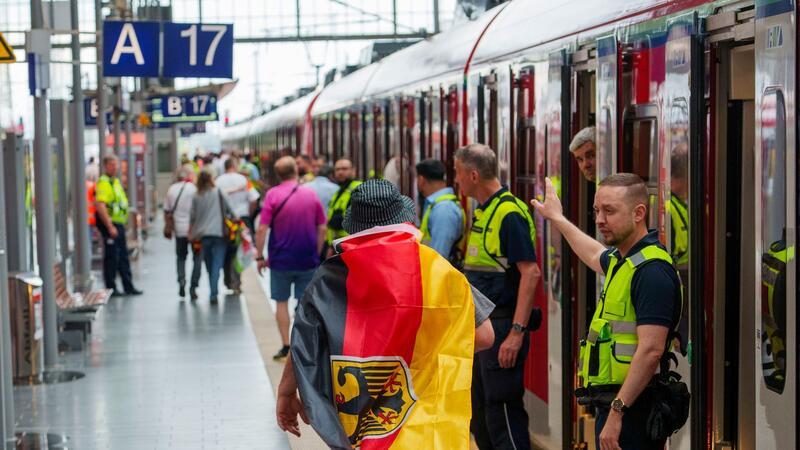 Die Versprechungen der Deutschen Bahn vor der EM seien „mehr als optimistisch“ gewesen, kritisiert der Fahrgastverband Pro Bahn.