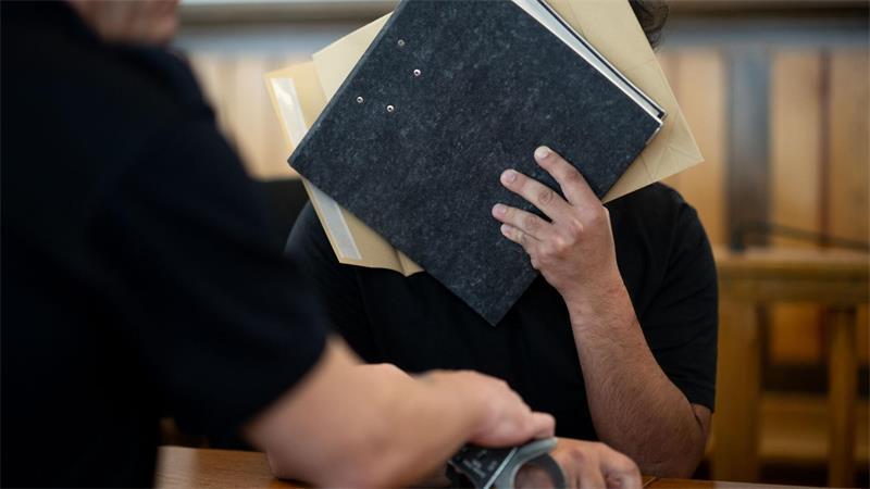 Die Verteidigung plädierte auf eine Strafe von 18 Monaten wegen gefährlicher Körperverletzung und neun Monaten für Urkundenfälschung. (Archivbild) 