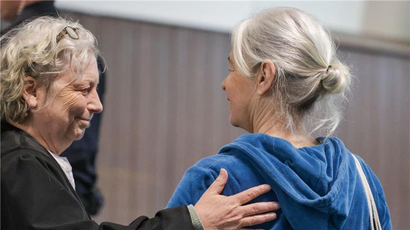 Die Verteidigung von Klette (rechts) hat Zweifel an einem Gutachten zu DNA-Spuren.