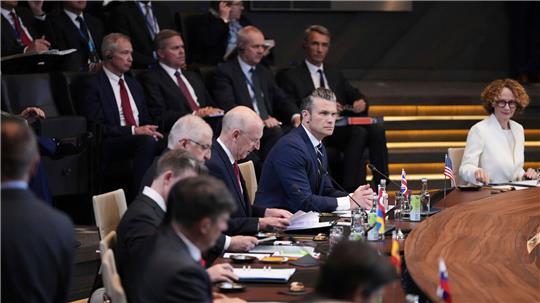 Die Verteidigungsminister der Nato-Staaten haben ein riesiges Aufrüstungsprogramm gebilligt.